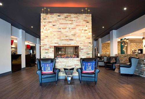 Sandman Signature London Gatwick Hotelにあるシーティングエリア