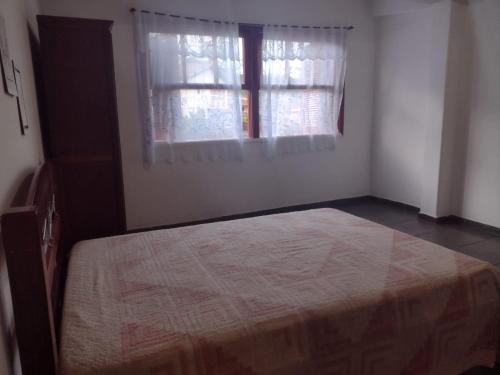 Een bed of bedden in een kamer bij Kit ótima localização - Águas de Lindoia