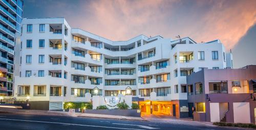 a white building on a city street at dusk at West End Central Apartments in Brisbane