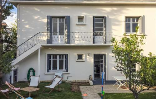 Nice home in Royan with 5 Bedrooms and WiFi