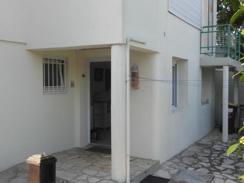 Photo de la galerie de l'établissement Appartement T2 avec Terrasse et BBQ, Proche Centre Arcachon et Plages - FR-1-319-85, à Arcachon