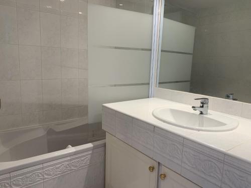 Appartement T3 en bord de mer avec balcon, WIFI et parking sécurisé