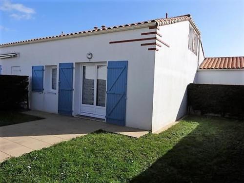 Maisonnette avec piscine privée et parking à La Faute-sur-Mer - FR-1-476-17
