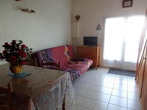 Photo de la galerie de l'établissement Maisonnette avec piscine privée et parking à La Faute-sur-Mer - FR-1-476-17, à La Faute-sur-Mer