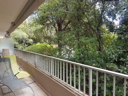 Appartement 2 Pièces avec Balcon, Climatisé, Proche Plage et Centre-Ville