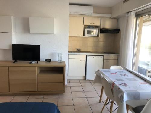 Studio clim. proche plage, commerces & gare avec WiFi, parking en option