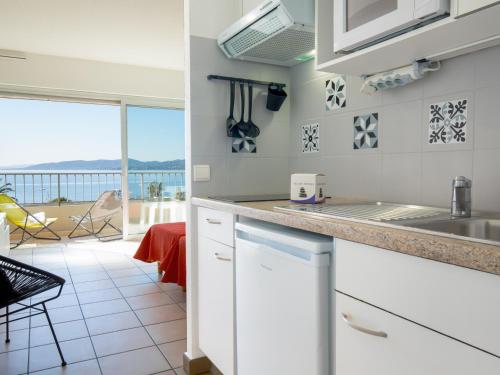 Studio climatisé 2 pers proche plage et commerces avec balcon et wifi à Saint-Raphaël - FR-1-466A-28