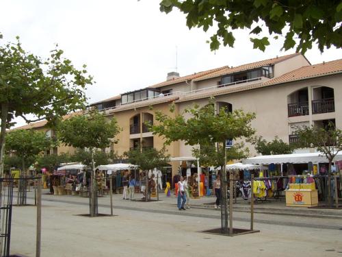 Photo de la galerie de l'établissement Appartement T2 - 3 pers - à 400m de la plage, centre station, avec loggia - Biscarrosse Plage - FR-1-521-120, à Biscarrosse-Plage