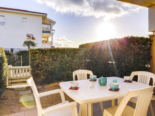 Appartement T3 avec Terrasse - à 50m de la Plage de Biscarrosse, Parking Privé Inclus - FR-1-521-15