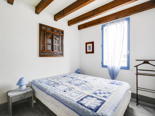Postel nebo postele na pokoji v ubytování Charmante maison T2 avec mezzanine, terrasse et parking, à 350m de la plage – idéal pour 4 personnes - FR-1-521-51