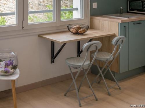 Studio rénové à Port-Louis, proche plage et centre, jardin commun, 2 couchages, WiFi inclus - FR-1-349-143