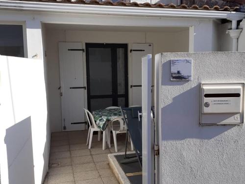 Photo de la galerie de l'établissement Maison de vacances charmante, proche plage et commerces, idéal pour 5 personnes - FR-1-476-173, à La Faute-sur-Mer