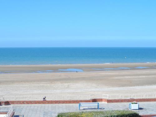 Appartement 3 pièces face à la mer, centre-ville, 54m² pour 5 pers., proche plage, court séjour dispo - FR-1-487-298