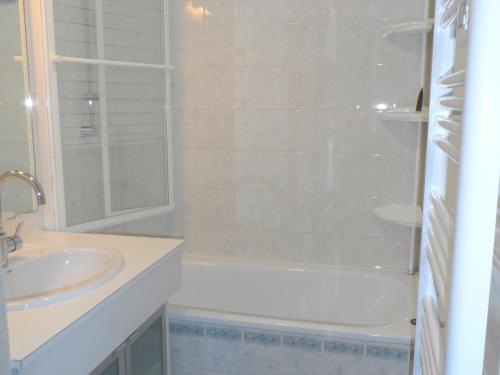 a white bathroom with a sink and a shower at Cabourg: Appartement 2 pièces proche plage avec piscine et parking - FR-1-487-299 in Cabourg