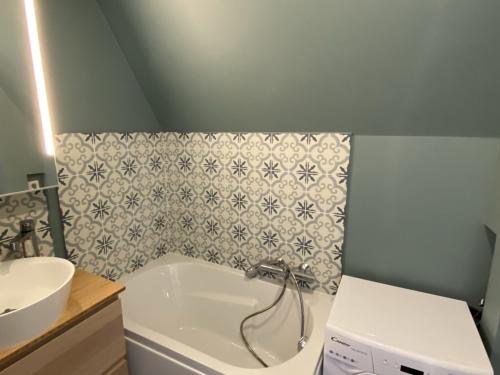 Phòng tắm tại Appartement Dives-sur-Mer, 4 pièces, 6 personnes - FR-1-487-314