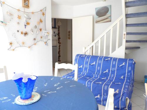 Photo de la galerie de l'établissement Appartement Duplex près du Centre-Ville et Plage à Cabourg, 6 pers, Parking Privé, Pet Friendly - FR-1-487-286, à Cabourg