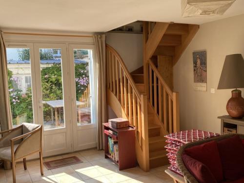 Photo de la galerie de l'établissement Charmante villa 4 ch. proche plage et centre à Cabourg - FR-1-487-318, à Cabourg