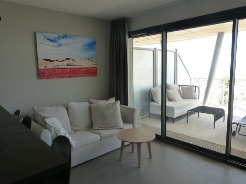 Photo de la galerie de l'établissement Appartement luxe 2 chambres, balcon, accès plage, piscine, animaux admis, parking - FR-1-194-236, à La Tranche-sur-Mer