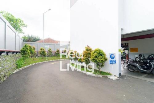 Φωτογραφία από το άλμπουμ του RedLiving Apartemen JP Bogor - Fix Room σε Kedungbadak