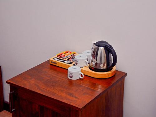 Utensilios para hacer té y café en Hotel Tamarind Tree