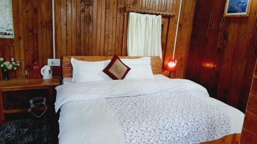 Ishan Log Huts-A boutique home stayにあるベッド