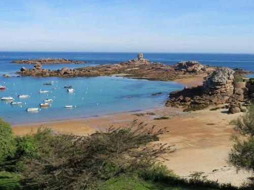 Appartement 2ch, vue mer, plage à 200m, parking, Trégastel - FR-1-368-131