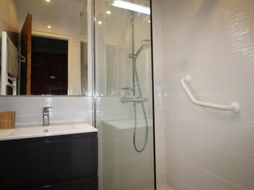 a bathroom with a shower and a sink at Appartement Auris, 1 pièce, 4 personnes - FR-1-297-68 in Auris