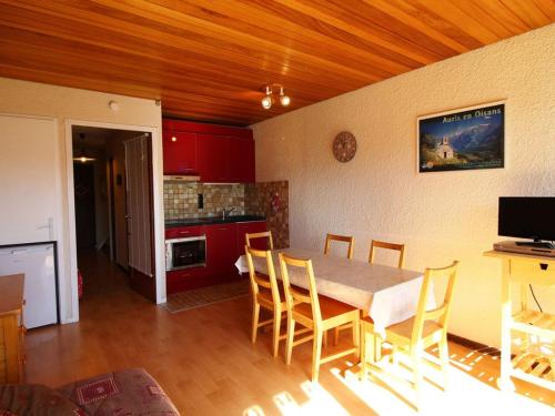Studio cabine rénové au pied des pistes, 6 pers, proche services - FR-1-297-94