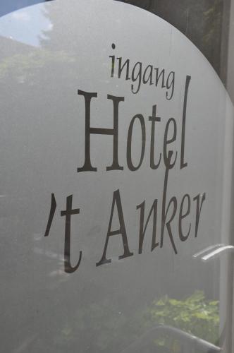 a sign that reads imagine hotel i arrive at Hotel Het Anker in Heythuysen