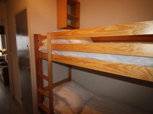 a couple of bunk beds in a room at Studio cabine 4 pers au pied des pistes avec parking gratuit - Auris en Oisans - FR-1-297-151 in Auris