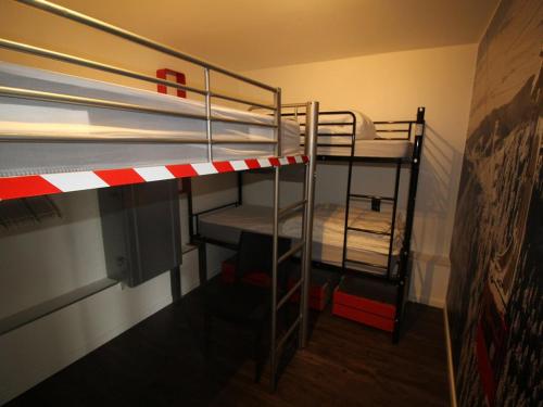 a room with two bunk beds in a room at Appartement moderne 3 pièces, 6 couchages à 150m des pistes - FR-1-297-156 in Auris