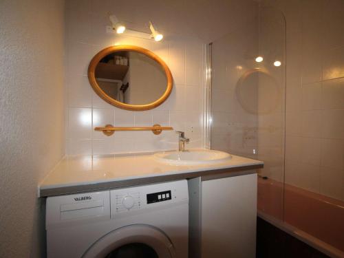 Ванная комната в Appartement Auris, 2 pièces, 4 personnes - FR-1-297-161