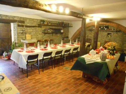 Een restaurant of ander eetgelegenheid bij Il Grappolo In Langa