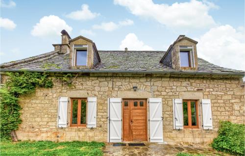 Stunning Home In Menet With Wifi And 5 Bedrooms