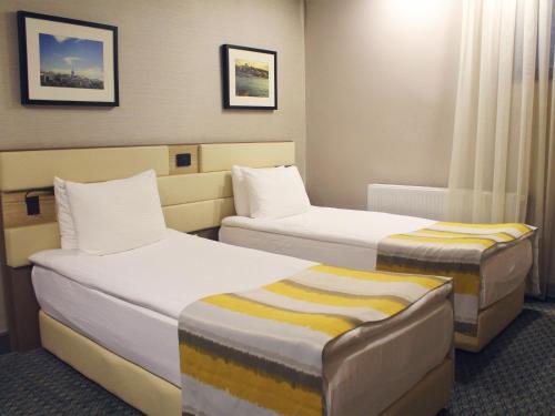 Economy Double Room with Small Window