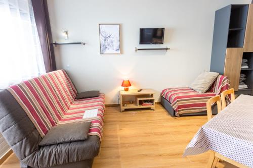  Tetras Pedrous -  Room  picture :   Shower    TV    Kitchenette                           