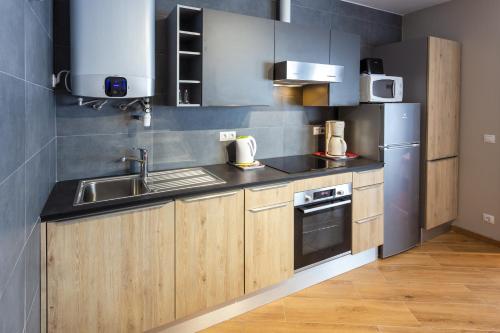  Tetras Pedrous -  Room  picture :   Shower    TV    Kitchenette                           