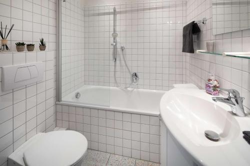 Ένα μπάνιο στο Wohnung Berlin