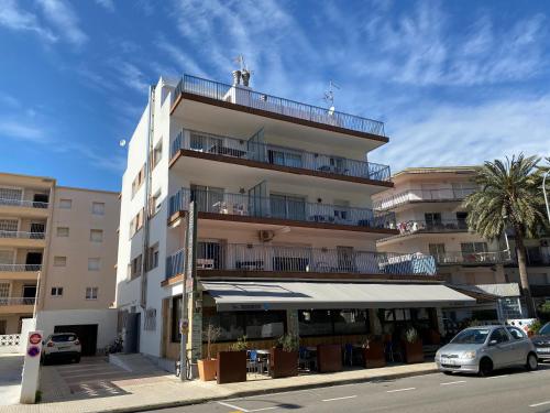 APARTAMENTOS AQUARIUM. 150 METROS PLAYA.