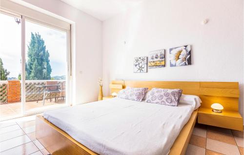 a bedroom with a bed and a large window at Urb Panorama in Taramay