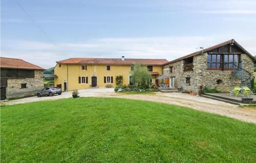 Awesome apartment in Montouss with Outdoor swimming pool, 2 Bedrooms and WiFi