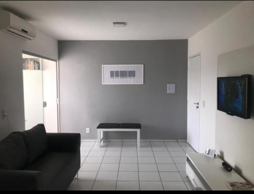 a living room with a couch and a table at Ar nos 2 quartos e sala in Imperatriz