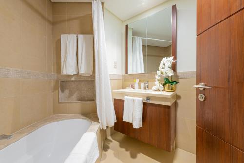 Koupelna v ubytování WORLD CLASS 2BR with full DUBAI SKYLINE & SEA view