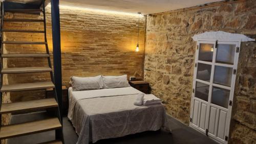 a bedroom with a bunk bed and a ladder at MIRADOR DE MARIA ROSA in Baños de la Encina