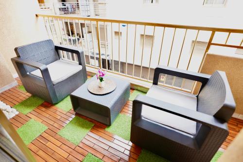 A seating area at Disfruta del mar
