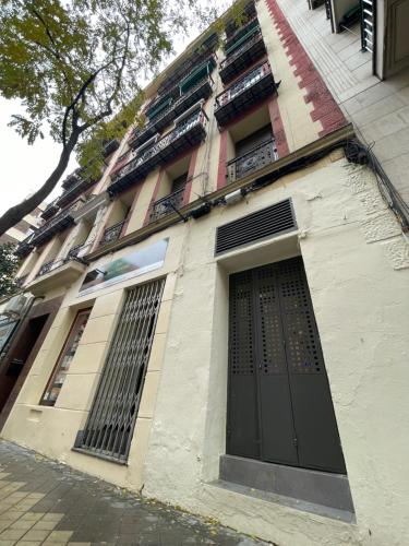 G18_Apartamento para 8 con 3 habitaciones 2 baños en Chamberí