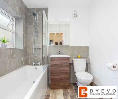 a bathroom with a tub and a toilet and a shower at ByEvo Darwin House - Contractor pad or Family getaway - Close to Thonock Park Golf Course in Gainsborough