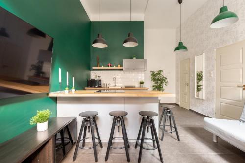 Kuchyňa alebo kuchynka v ubytovaní D63 Dohány Apartment