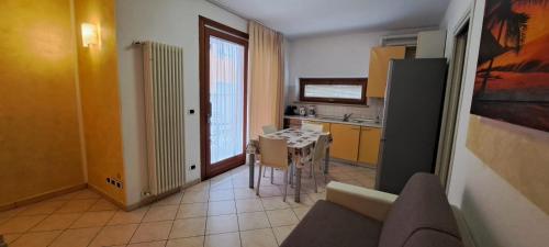 Η κουζίνα ή μικρή κουζίνα στο Apartments Tony in Bardolino