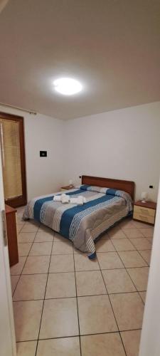 Ένα ή περισσότερα κρεβάτια σε δωμάτιο στο Apartments Tony in Bardolino